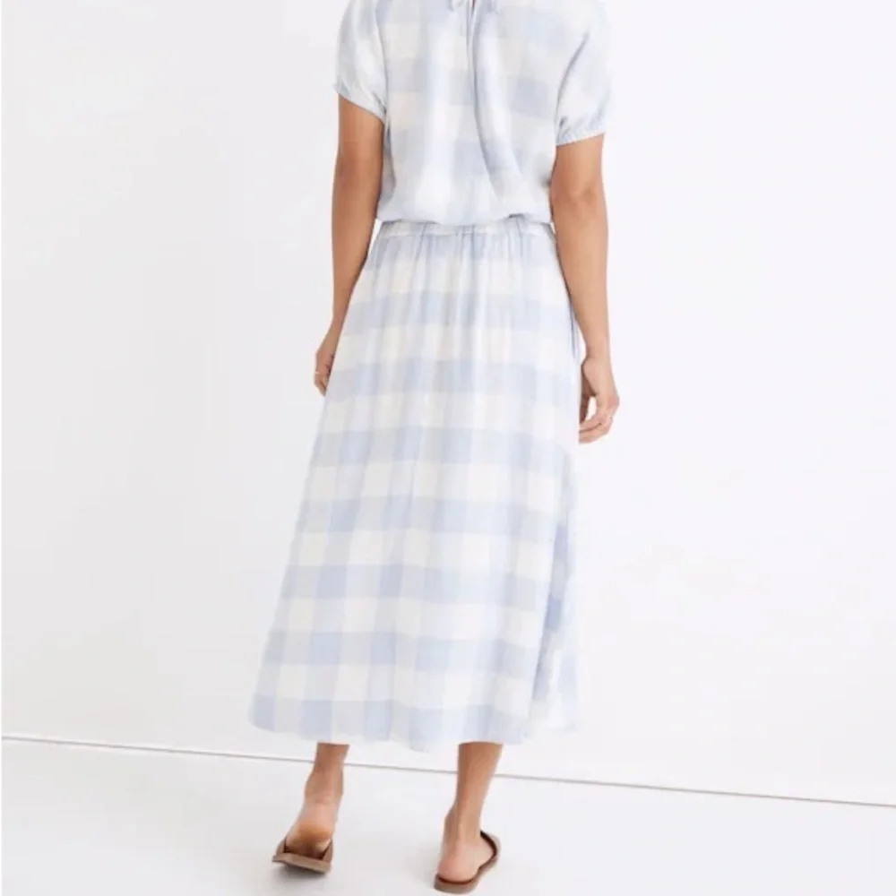 Madewell Linen-Blend Side-Button Midi Skirt in Gingham Check - Picture 2 of 12